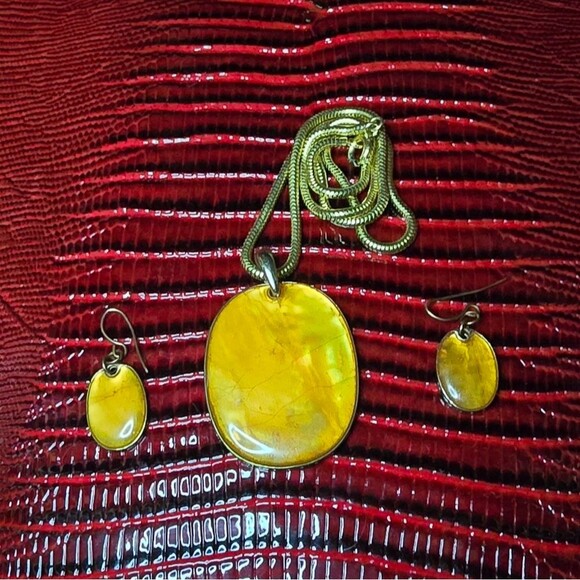 Amber Pendant Necklace and Earring Set - Picture 5 of 8